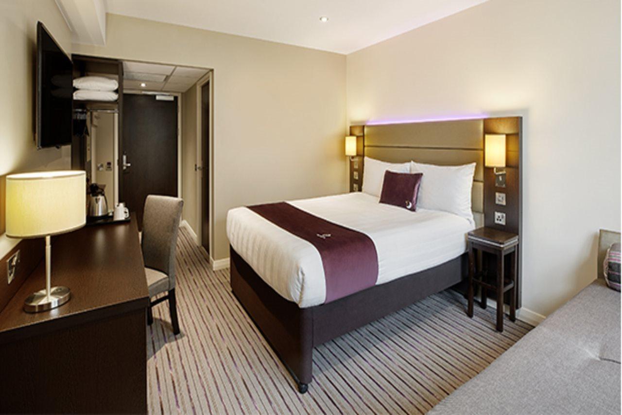 Premier Inn Woking West - A324 Exterior photo