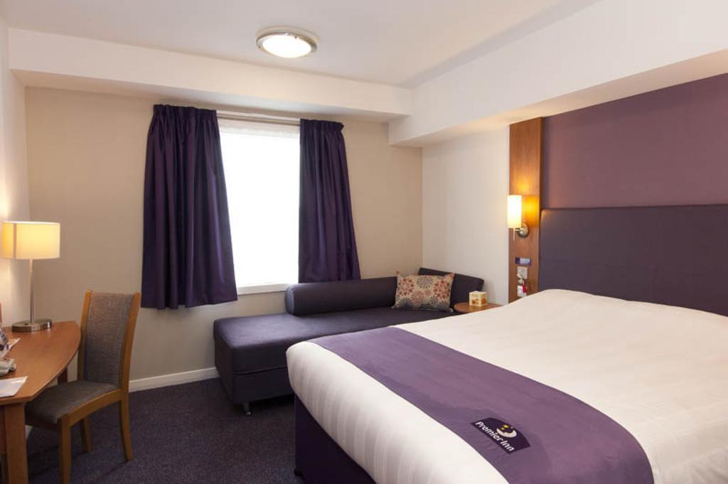 Premier Inn Woking West - A324 Exterior photo