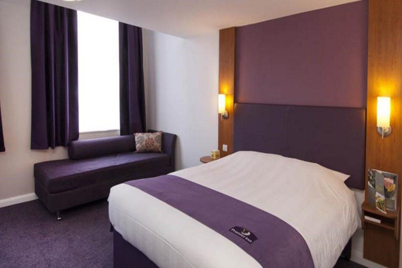 Premier Inn Woking West - A324 Exterior photo