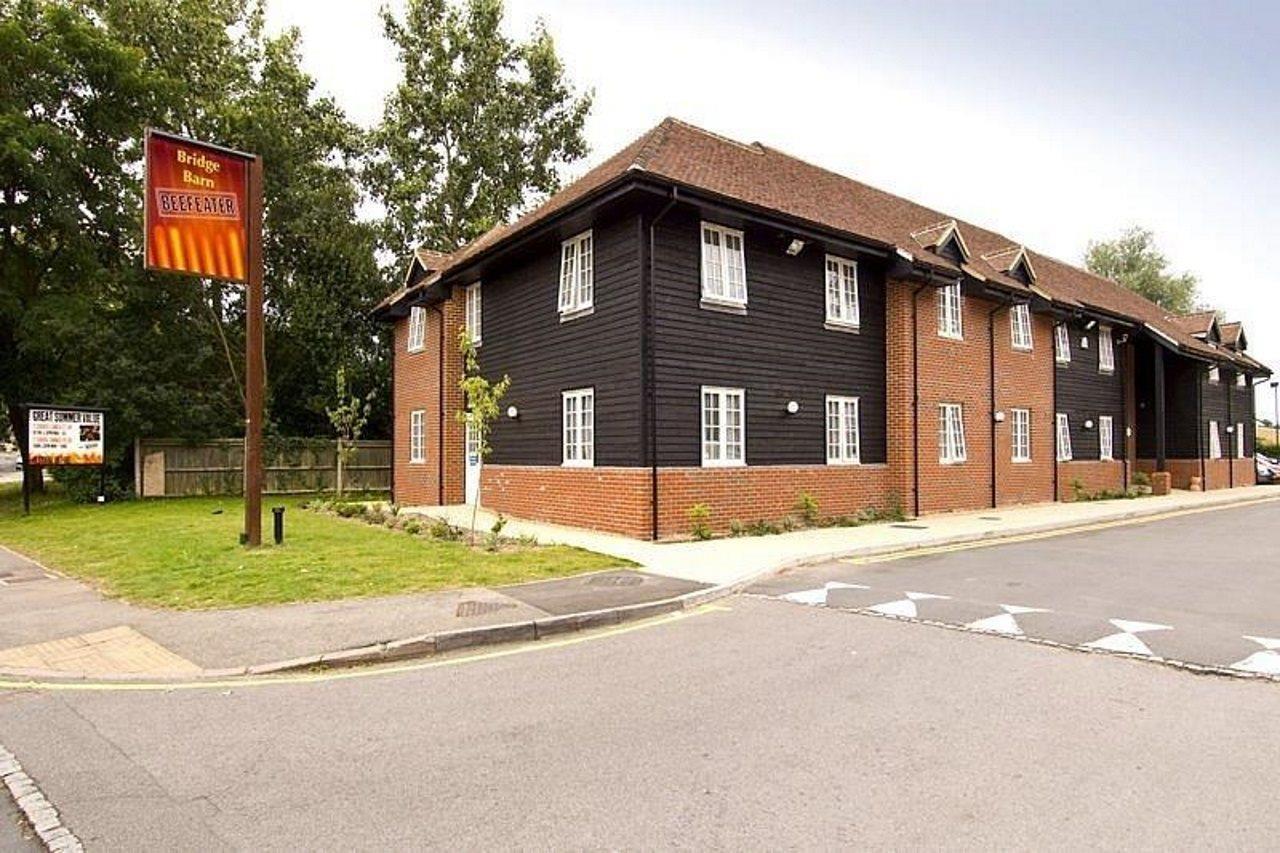 Premier Inn Woking West - A324 Exterior photo