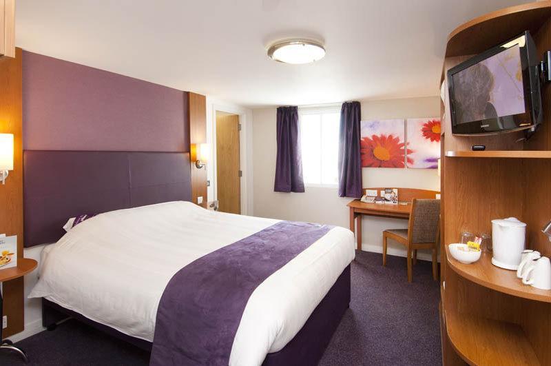 Premier Inn Woking West - A324 Exterior photo